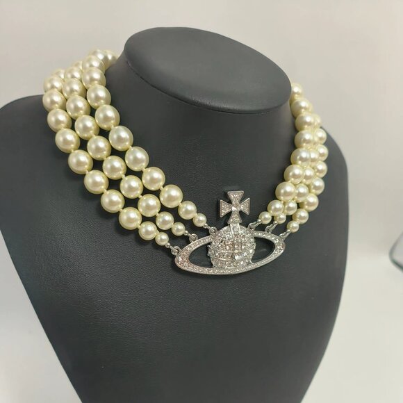 Vivienne Westwood Triple Pearl Necklace Silver Pendant - Picture 2 of 6